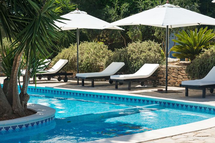 Pool 44 of 80
