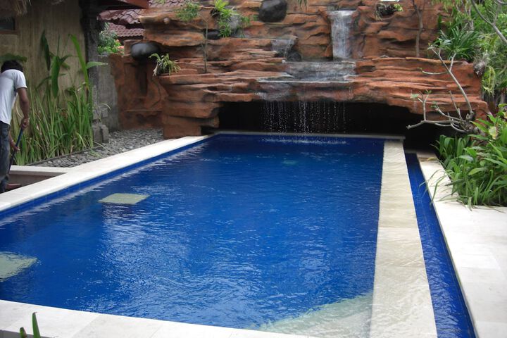 Hotel with Pool