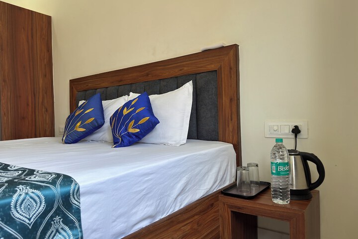 Room 11 of 35