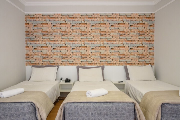 Room 16 of 36