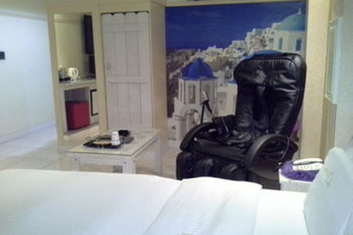 Room 46 of 68