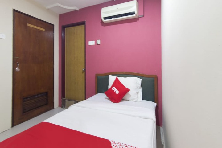 Room 2 of 8