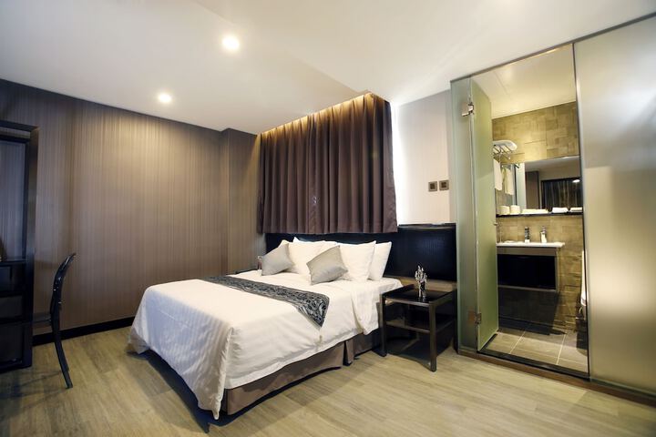 Room 12 of 87