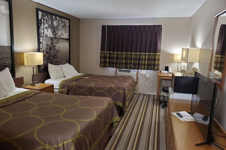 1 Queen Bed (11 of 23)