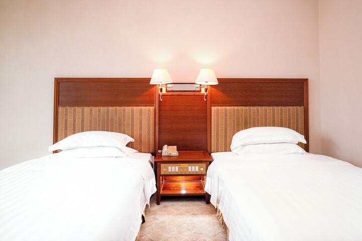 Room 8 of 42