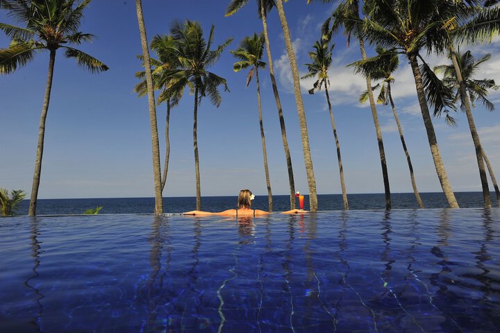 Hotel Pool