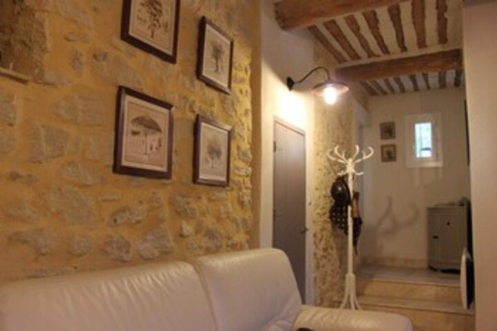 Room 8 of 11