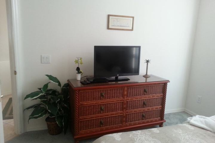 Room 6 of 18