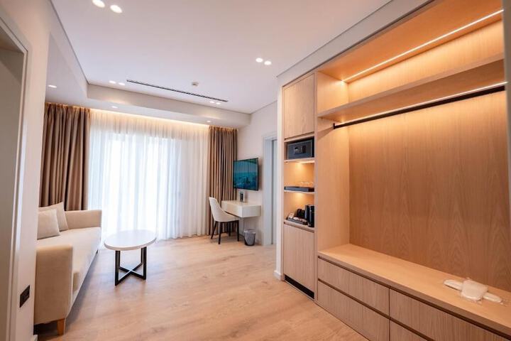Room 103 of 171