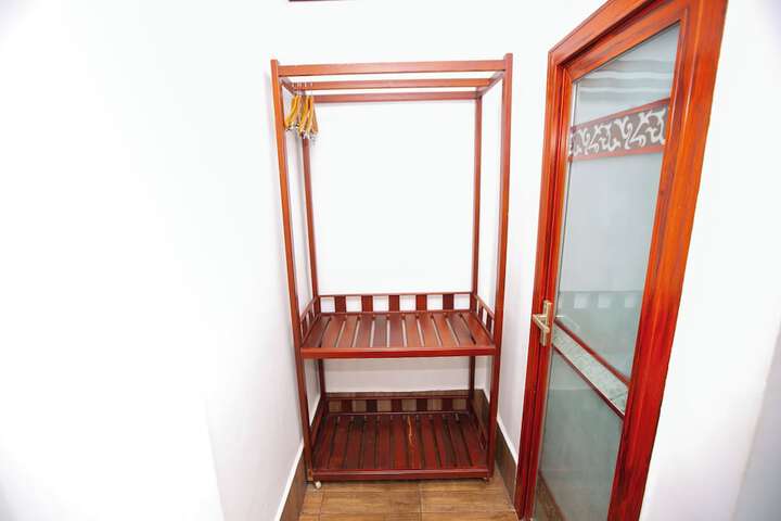Room 28 of 103