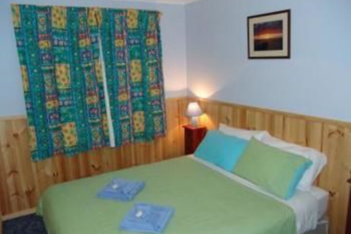 Room 4 of 16
