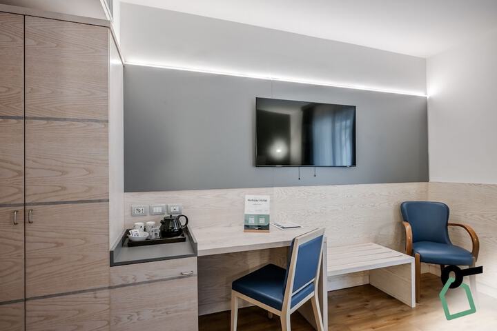 Room 6 of 44