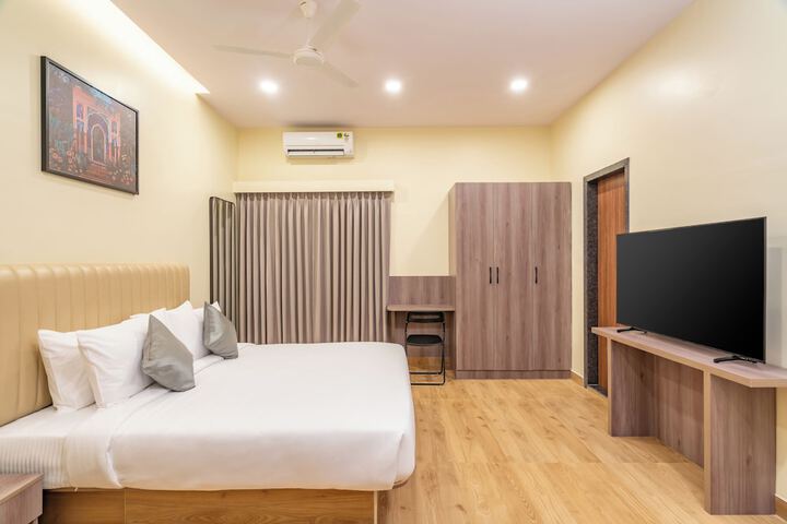 Room 8 of 9