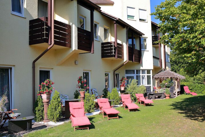 Hotel Exterior 33 of 33