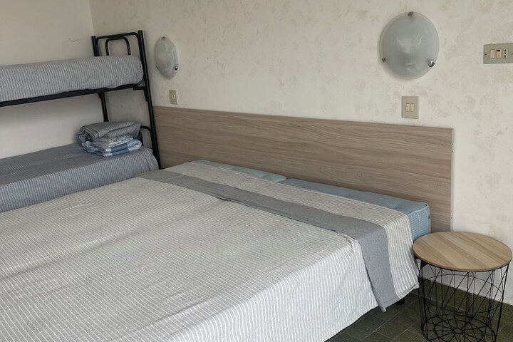 Room 7 of 31