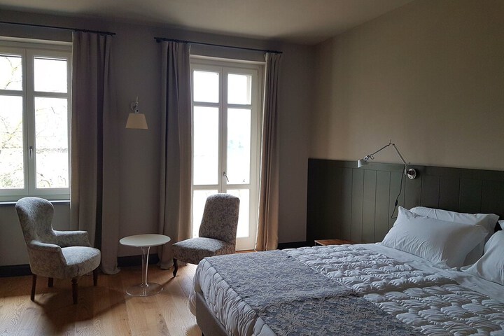 Room 9 of 47