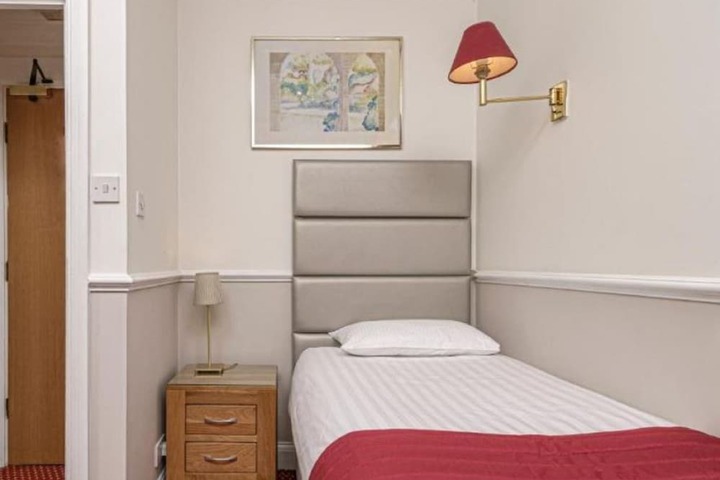 Room 14 of 32