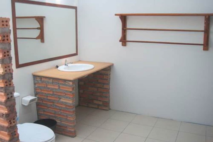 Room 33 of 46