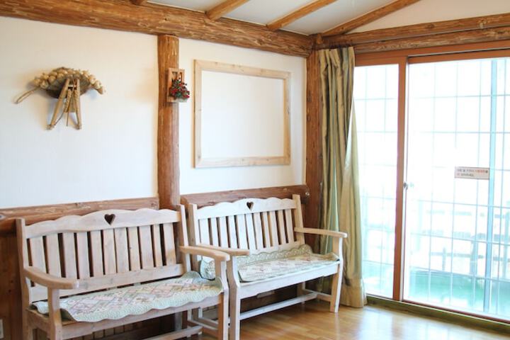 Room 16 of 37