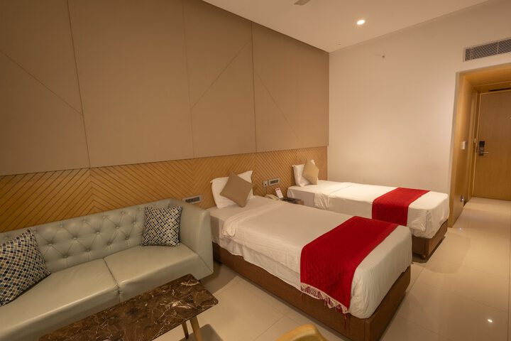 Room 9 of 38