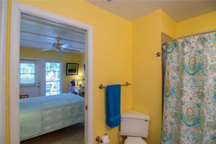 Room 6 of 32