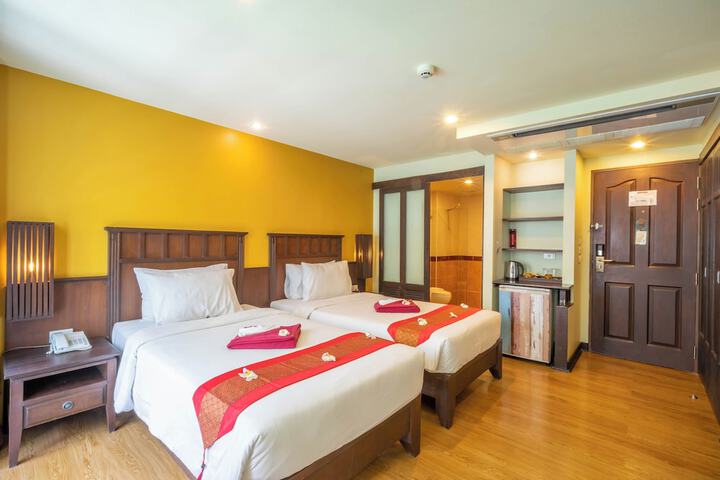 Room 27 of 120