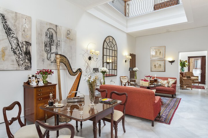 Entrance & Lobby