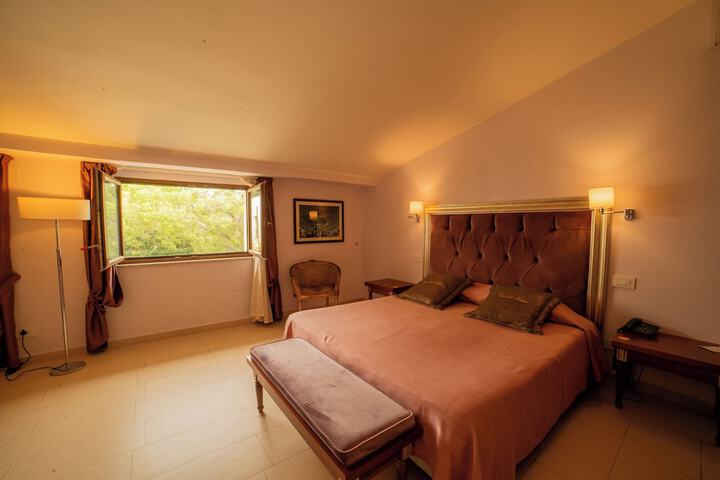 Room 30 of 104