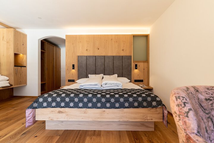 Room 5 of 42