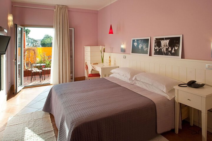 Room 2 of 37