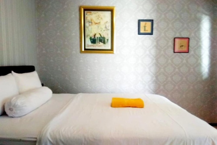 Room 21 of 34