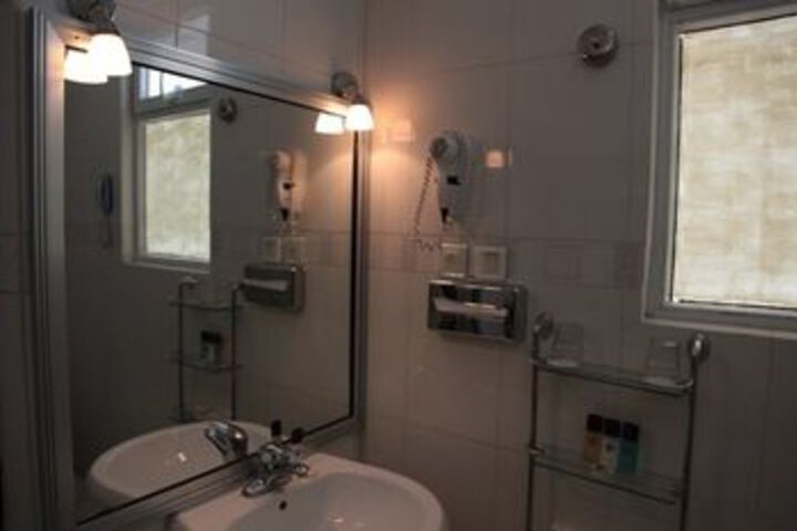 Room 4 of 22