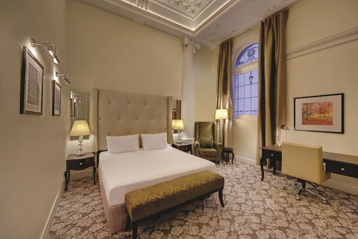 Room 14 of 98