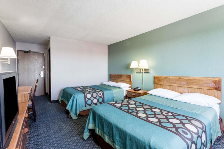 2 Double Beds (3 of 11)