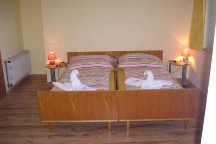 Room 6 of 17