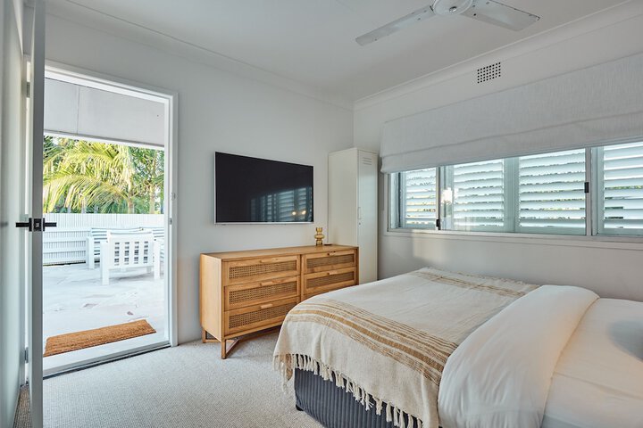 Room 3 of 77