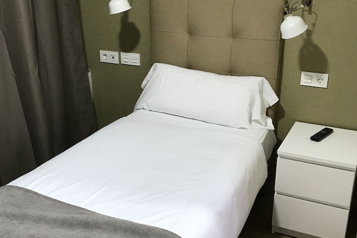 Room 10 of 27