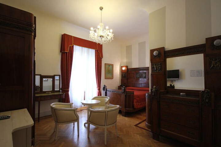 Room 5 of 31