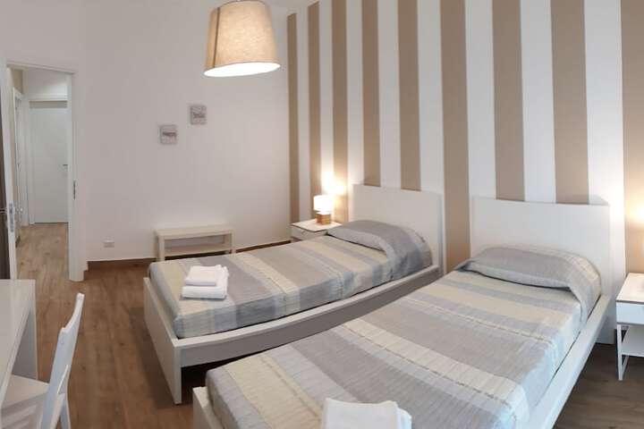 Room 26 of 40