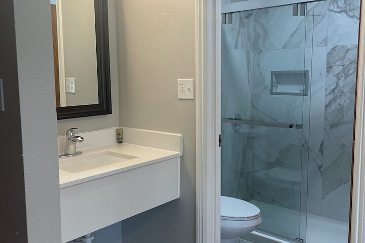 Room 10 of 16
