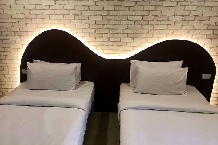 Room 32 of 50