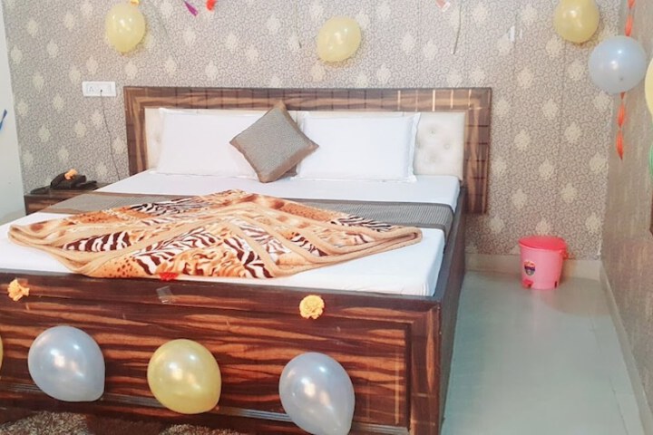 Room 5 of 16