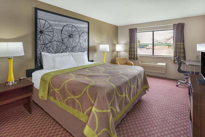1 King Bed (4 of 7)