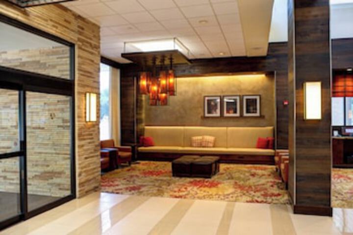 Lobby lounge