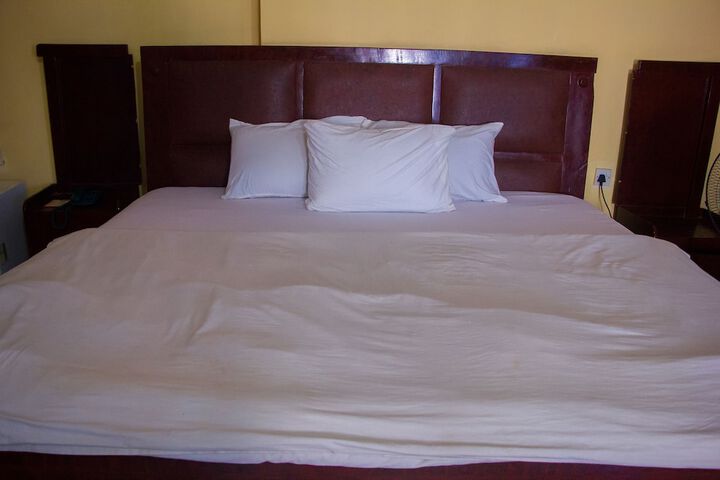 Room 8 of 16