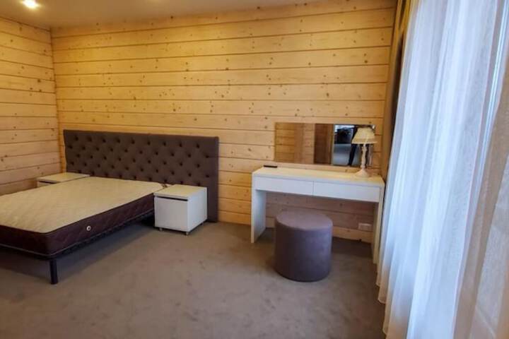Room 3 of 34