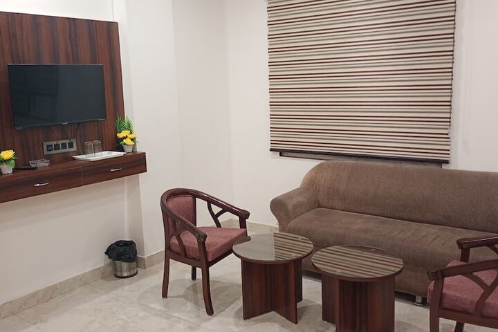 Room 4 of 17