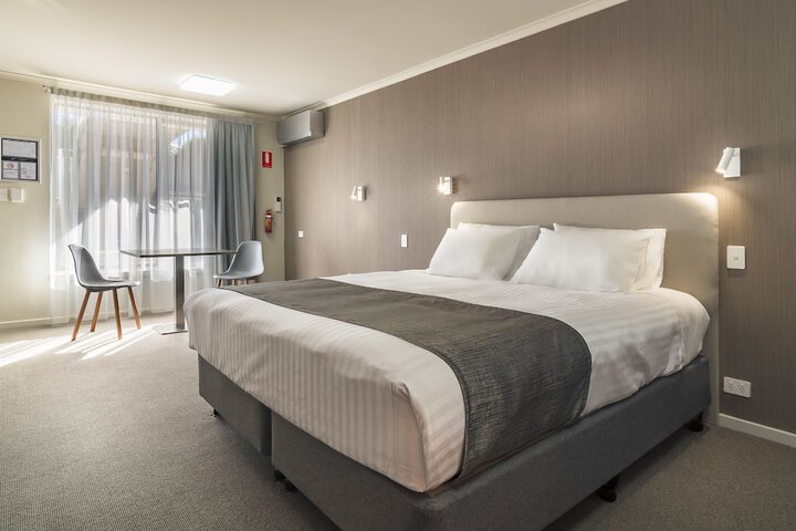Room 10 of 60