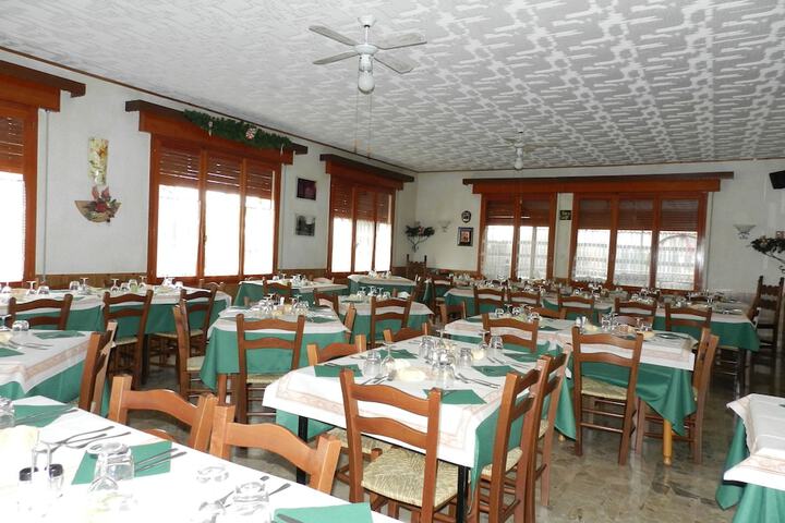 Dining 34 of 50