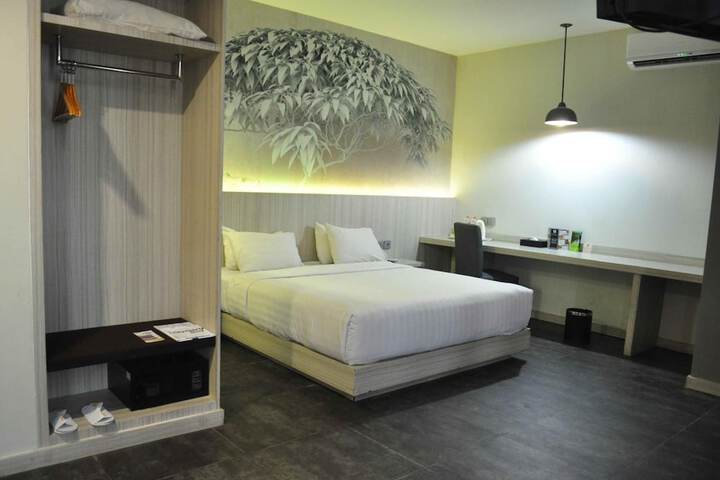 Room 14 of 32